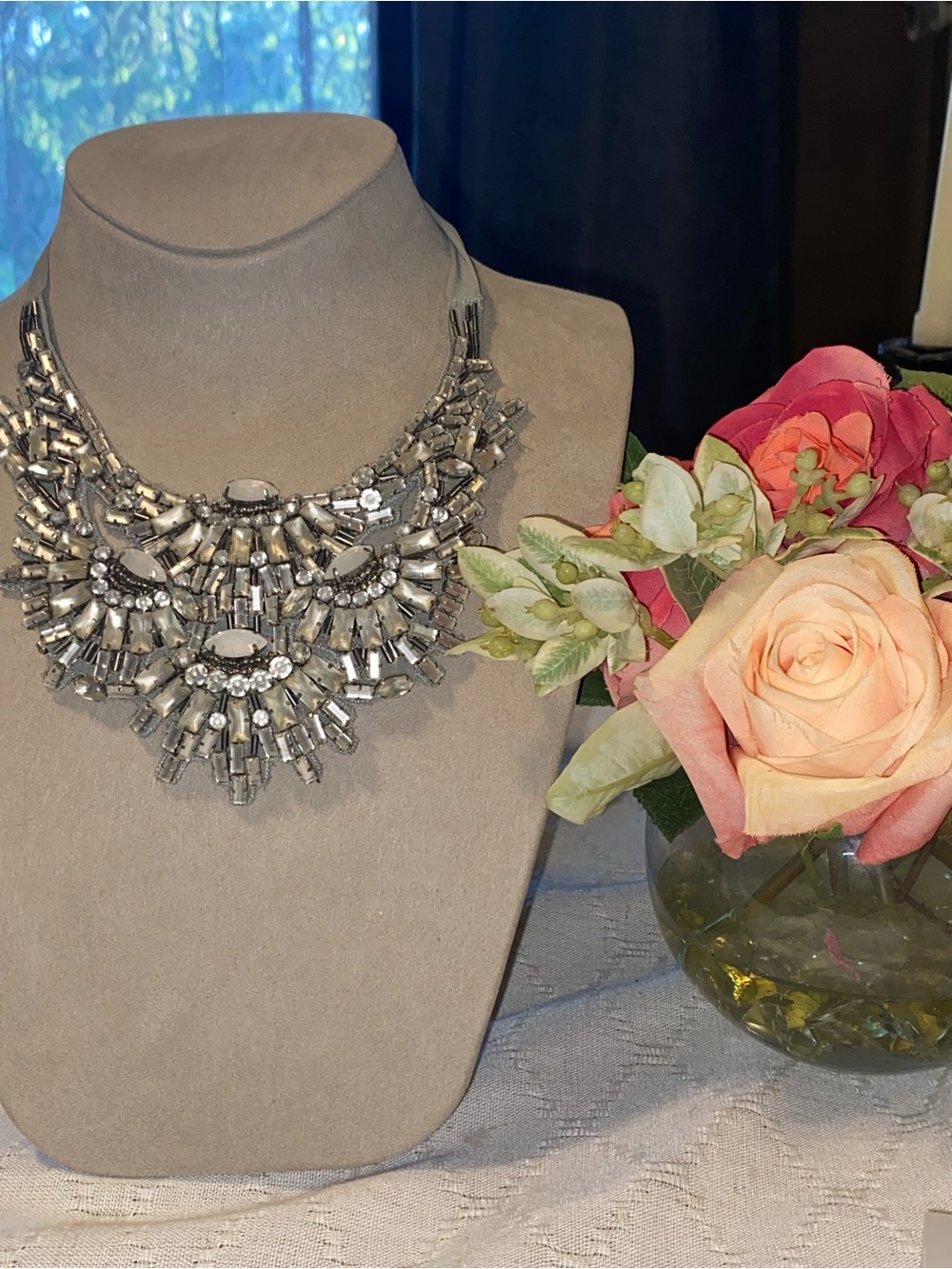 Stella & Dot Gala Statement Necklace - Picture 2 of 5